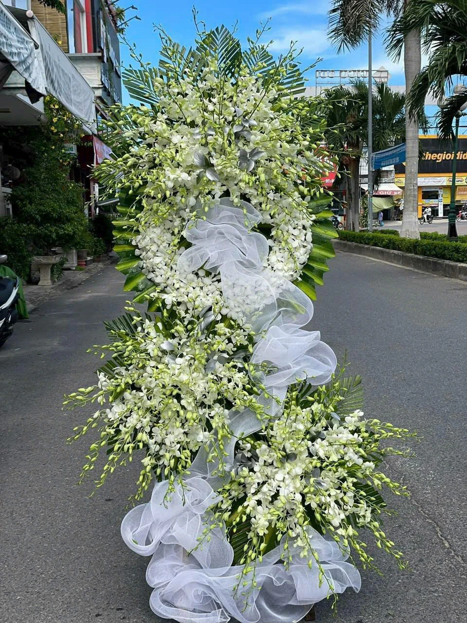 Hoa chia buồn Buôn Ma Thuột