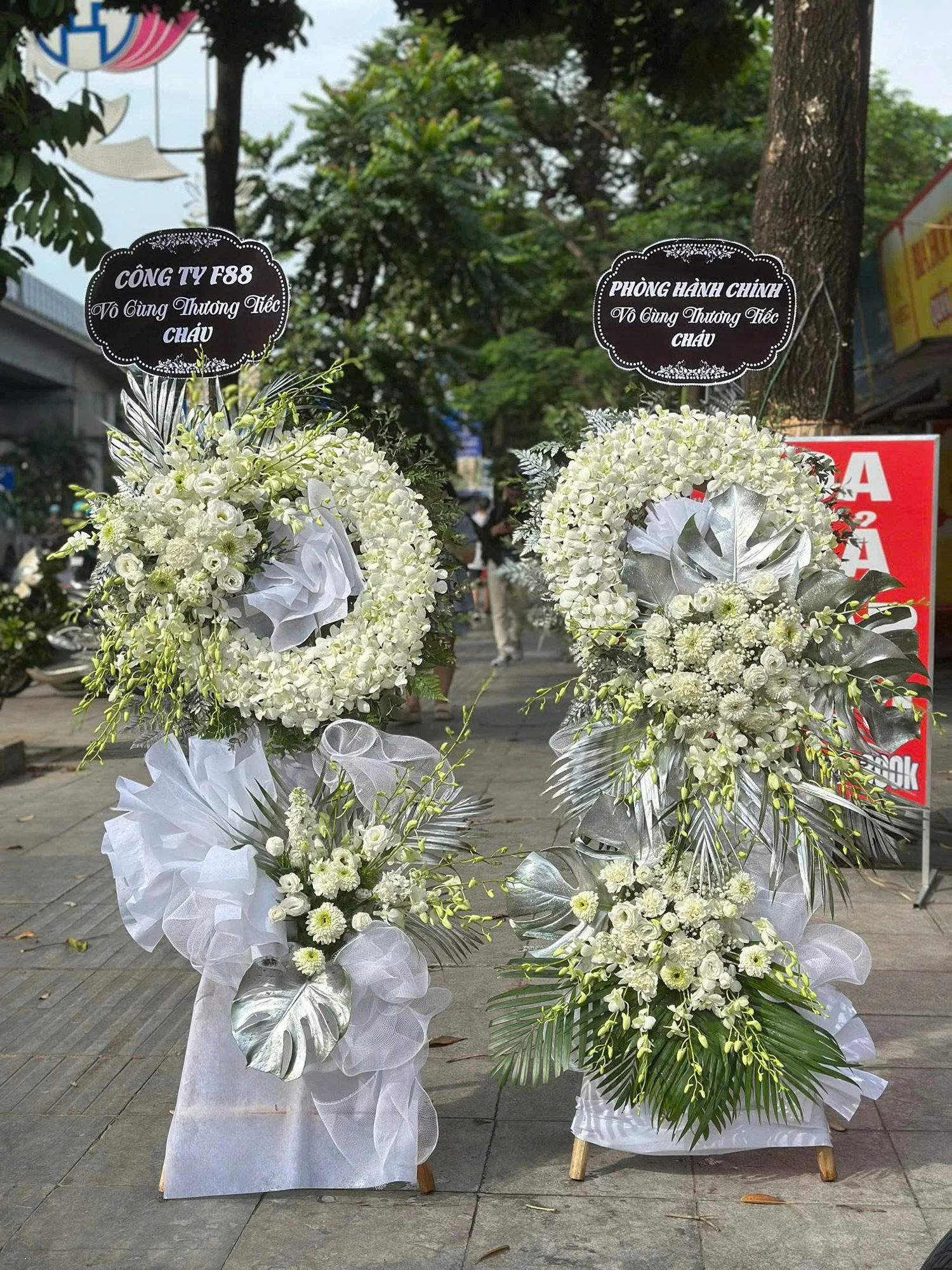 Sự chỉn chu trong từng nhành hoa tiễn biệt