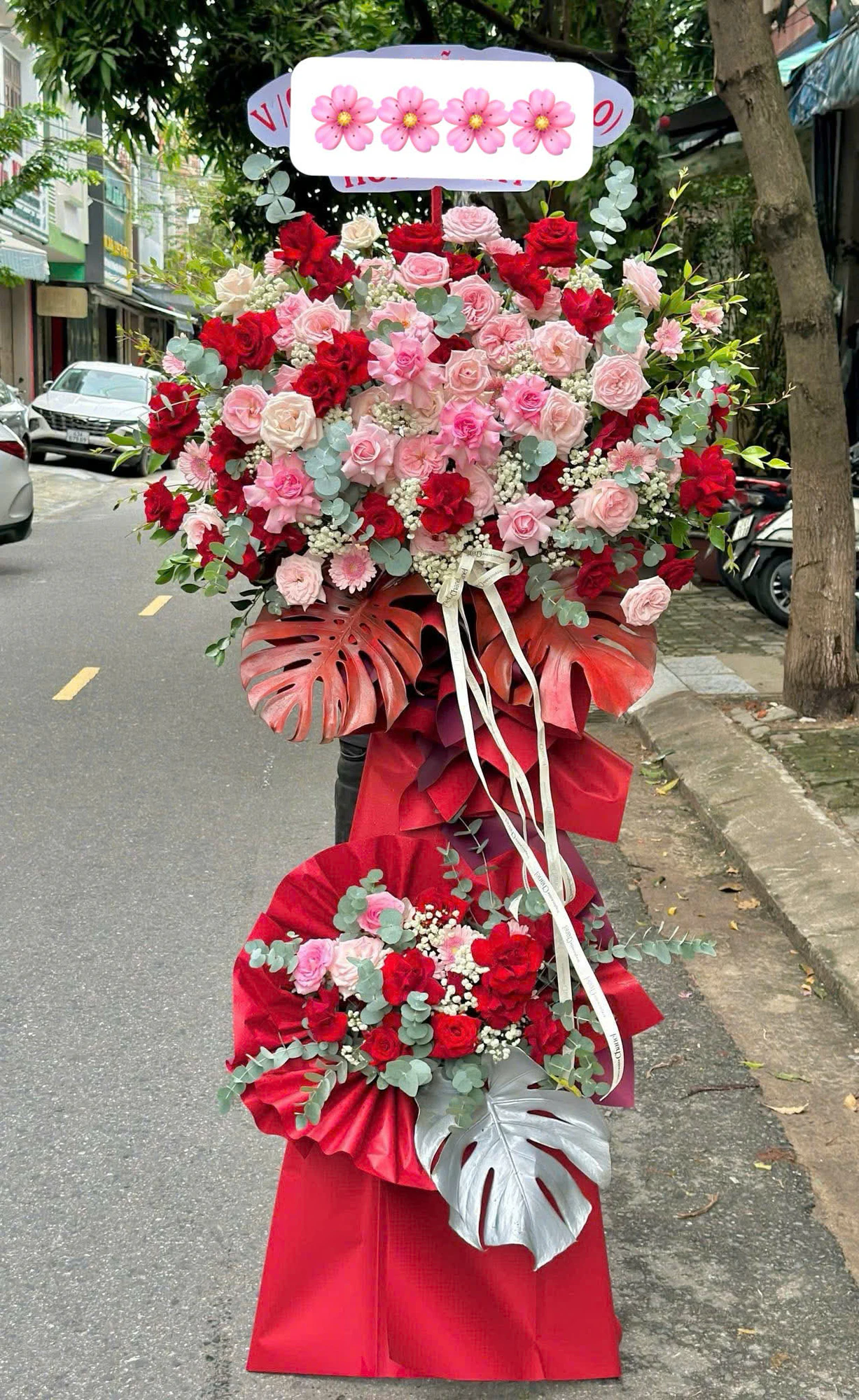 Kệ hoa chúc mừng